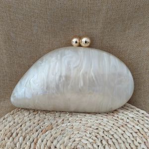 Borsa da sera ovale irregolare in acrilico bianco perla Borsa da sera da donna di design di lusso per la festa nuziale, pochette e borsette fatte a mano 240131