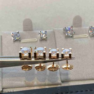 Classic One Carat Diamond Stud Earrings Womens Designer Fashion Simple Gift Jewelry Silver Rose Gold Valfritt Högkvalitativt V2oz