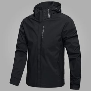 Autunno Abbigliamento Giacca Uomo Cappotti taglie forti Uomo Impermeabile con cappuccio Oversize Frangivento Capispalla Felpe da campeggio Giacche da trekking 240130