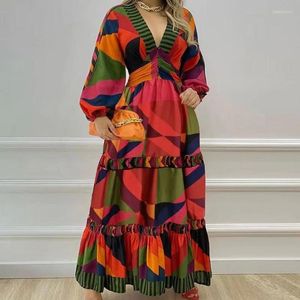 Sıradan Elbiseler 2024 Bahar Sonbahar Kadın Giyim Moda Zarif V Yağ Geometrik Baskı Dikiş Büyük Etek Bel Tight Elbise
