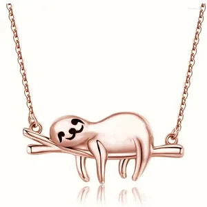 Hänge halsband huitan sloth liggande i gaffeln design kvinnors halsband söta djur tillbehör flickor födelsedagspresent uttalande smycken