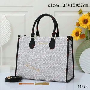 2024 Luxurys Designer Bags K-Letter Impressão Tote Mulheres Bolsa Rosa Marrom Splice Crobody Compras Grande Capacidade Couro Claic Carta Impressão