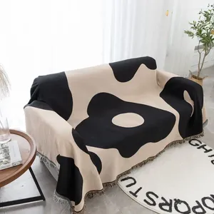 Coperte Coperta da tiro con fiori bianchi neri Copridivano in tessuto Copri asciugamano Decorazioni per la casa Tappetino da campeggio antipolvere Arazzo intrecciato con nappe