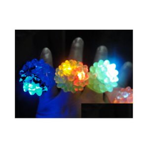 Пальцевые игрушки 2014 Продажа Stberry Glow Light Ring Torch Led Finger Lights Flash Beams Halloween Party Toys Wedding 100Pcs / Lot Drop Deli Dhcyt
