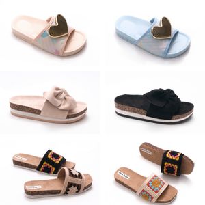 Slid tofflor Flat Sandals Beach Designer Slide Summer Lady Leather Flip Flops Top Quality Men Women S 72