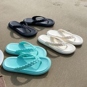 Tofflor flip flops kvinnor vävda platt 2024 sommar sandaler damer clip fot hem glider kvinnliga utomhus casual strandskor