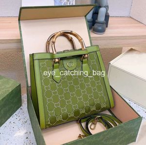 Kvinna bambu handväskor axelväskor bambu designer väska glänsande pärla diamant crossbody tote väska shopping totes mode läder 2024 5A