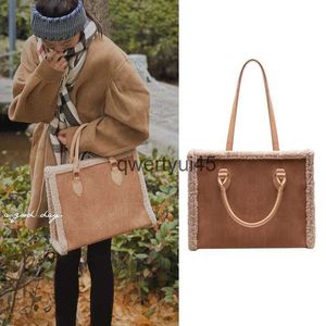 Shoulder Bags Faux Fur Luxury Designer andbags For Women 2023 Te New ig Quality Imitation Lamb Wool Vintage Pawork Suede Soulder BagH2422