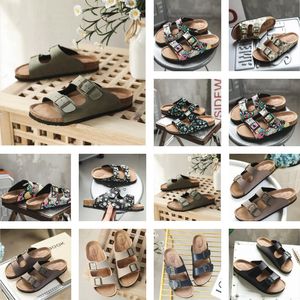 Sommarstrand tjock botten tofflor mode loafers platta häl floppar dam lyxdesigner glider kvinnor skor metall damer sandaler