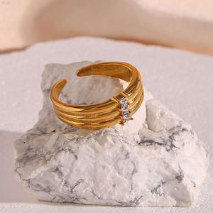 Anello con sigillo a tre zirconi placcato oro 18k dal design aperto Anello da donna in acciaio inossidabile con gioielli