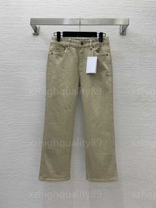 Damen-Jeans, Designer-Jeans, Damenbekleidung, modisch, luxuriös, gerade Beinhose, Gesäßtasche, gesticktes Logo, achtzackige Hose, vielseitige Freizeithose