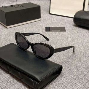 CC Neue Luxusdesignerin Sonnenbrille für Frauen und Männer Sonnenbrille große Rahmen Square Sonnenbrille Outdoor Mode Sonnenbrille Großes Gesicht erscheint mit Box Chanells Brille