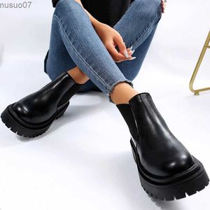 Stivali Stivali Chelsea per donna 2023 Stivaletti alla caviglia in pelle PU Donna Punk Fondo spesso Slip on Stivali da combattimento Piattaforma robusta nera Botas