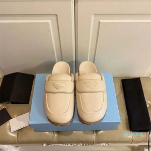 2024 Slipper Sandals Sneakers أحذية الجلد نصف السحب المطاط الصيفي