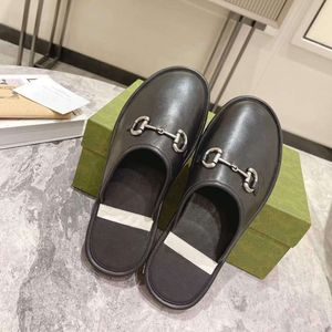 Men Mules Designer Slides Flat Sandals Leather Slippers Flip Flops Randig tryck Toppkvalitet Big Size med Box 381