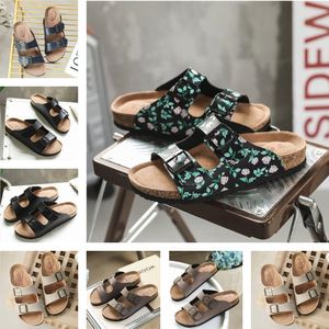 Luxurys designer sandaler för män kvinnor mode klassiska blommor brokad glider lägenheter läder gummi flip flops botten strandskor loafers
