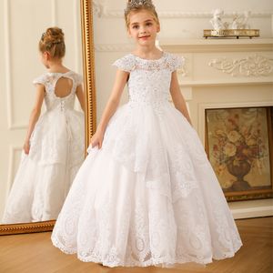 2024 Vita blommaflickor för bröllop Scoop Ruffles spetspärlor Backless Princess Children Wed Birthday Party Elegant First Communion Dresses 403