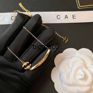 Luxury Brand Elbow Letter Pendant Necklace Designed For Women Long Chain 18k Gold Plated Necklace Designer Jewelry Exquisite Accessories Couple Gift With Box