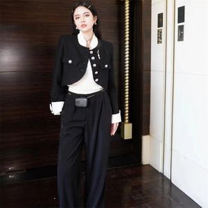 여자 2 피스 팬츠 디자이너 스타일 의류 검은 단순하고 분위기 라벨 버튼 재킷 양복 팬츠 금속 편지 스티커