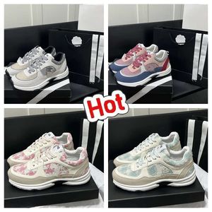 2024 Designer Running Shoes Chanelshoes Brand Channel Sneakers Womens Luxury Lace-up Sapatos Casuais Classic Trainer Sdfsf Tecido Camurça Efeito Cidade Gsfs Tamanho 35-45