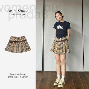 스커트 디자이너 Anita Studio American Style College 자수 격자 무늬 기꺼이 선두 주름을 잡은 여성의 높은 허리 가죽 버클 래핑 엉덩이 바지 7a79