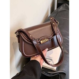 숄더백 고품질 빨간 작은 가방 2023 New Womens Bag 인기있는 크로스 바디 가방 싱글 어깨 암 겨드랑이 가방 작은 정사각형 bagh2422