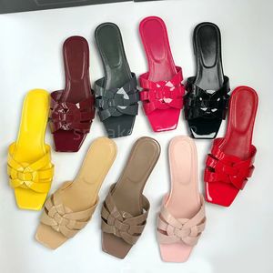 Salut till designern av Woven Cross Sandals tofflor Lyxig glidande klack Square Open Toe Shoes Women Leather Casual Shoes Beach Slippers