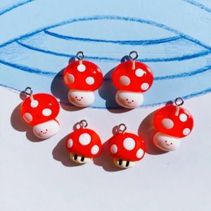 チャーム10pcsペンダントジュエリーのためのかわいいキノコサプライ品キーチェーンネックレスイヤリングフラットDIY発見アクセサリー