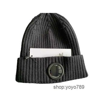 Beanie/Skull Caps Stones Island Herr Mens Designer Ribbed Knit Lens Hats Womens extra fina merinoullglasögon BEANIE OFFICIAL WEBBPLATS VERSION 7 9POK