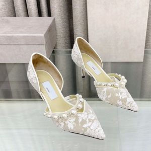 Pearl Lace Bridal Shoes Sexiga pumpar ihålig utformare Pump Kvinnor Lyxiga sandaler glider på spetsig tå stilett häl toppkvalitet eleganta kvinnliga bröllopsfestskor