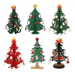 クリスマスの装飾木の木は楽しくて目を引くセンターピースを表示します