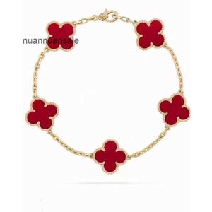 Bracciale Van Clover 2024 Nuovo bifacciale Quattro foglie Cinque fiori Donna Acciaio al titanio Gioielli a mano Regali di lusso per le amiche HU85 1YICN