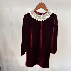 Flickklänningar (modell före försäljning) BP spets krage sammet klänning