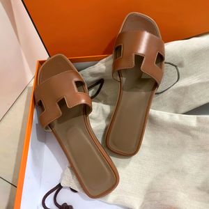 top quality Women's Outdoor Slippers Designers fashion Genuine Leather Casual Shoe slide flat loafer beach Sliders lady summer gift sandal mens travel sandale Mules