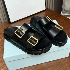 Kvinnliga strandskivor Designer Sandaler läderspänne Slide Fot Sandaler Summer Slip på tofflor Black Fashion Shoes With Box 520