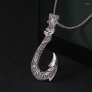 Pendant Necklaces Creative Retro Old Navy Fishhook Stainless Steel Necklace For Men And Women Casual Sweater Chain Fishing Friends