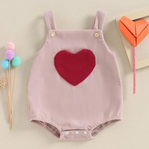 Rompers födda baby overaller för pojkar flickor kläder våren söt ärmlös hjärtficka corduroy spädbarns Alla hjärtans dag