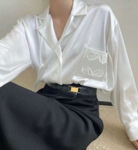 Siyah Beyaz Kadınlar İpek Gömlek Bluzlar Erkek Tasarımcı Tshirts Harfleri Nakışla Bahar Sonbahar Uzun Kollu Tee Sıradan Tops S-L Kalite 103