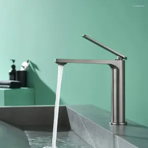 Badrumsvaskar kranar minimal bordsskivbassäng kran kallt och vatten enstaka handtag keramiska ventilens kärna hushållshål