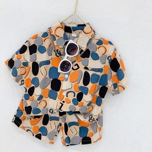 Zestawy odzieży Dzieci Summer Dwa kawałki 2024 chłopcy Koreańska wersja moda swobodna drukowana klapa jednokalowa luźna cienka koszula