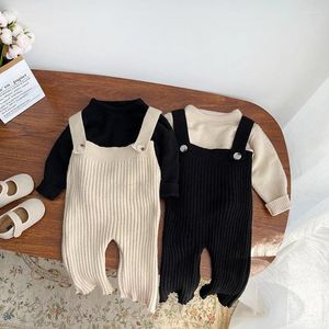 Kläder sätter 2024 Höst stickat barns koreanska fasta färgbyxor för flickors casual pit rem set baby fashionabla