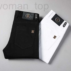 Jeans da uomo Designer Brand Primavera e autunno Edizione coreana Pantaloni slim fit elastici a gamba dritta Nero Bianco Trendy ZI89