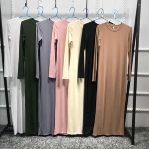 Etniska kläder muslimska casual stickad inuti grundläggande kläder musulmane turkiska svart vit abaya klänning arabiska gudstjänst abayas wj2312