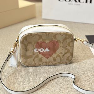 Bolsas de marca feminina Kamie Camera Bag Heart Print Logo Small Crossbody Bag