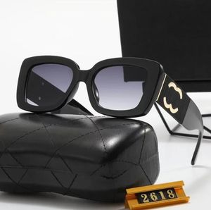 Il nuovo designer Nice occhiali da sole da donna canalizza occhiali da sole da uomo con occhiali larghi con nastratura occhiali da sole polarizzati estivi con montatura quadrata con scatola