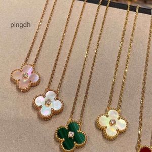 Van Clover Necklace Cleef Four Leaf Clover Neckalces for Women 18k Pendant Small and Colorless Collar Chain Inns Valentines Day Best Friend Gift