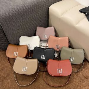 Crossbody للسيدات متعدد الاستخدامات والشتاء الجديد سرج سرج صغير مربع صغير فيرمة حقيبة كتف مفردة 2024 78 ٪ من المتجر بالجملة