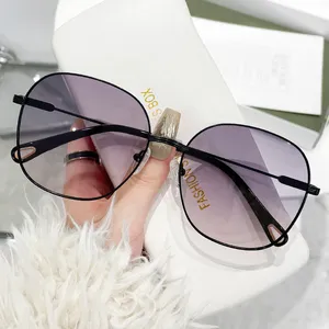 Mode solglasögon för kvinnors chic ögonkläder Sunnies sålda med lådförpackningar