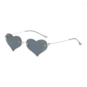 Solglasögon 2024 Fashion Dot Diamond Love Form Ocean Sheet Frameless Sun Glasses Accessories Female