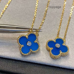 مصمم المجوهرات Cleef Van Four Four Leaf Clover Necklace Van Clover Christmas Blue Agate Clover Necklace 925 Sterling Silver Plated 18K Gold Gold Classic Diamond G